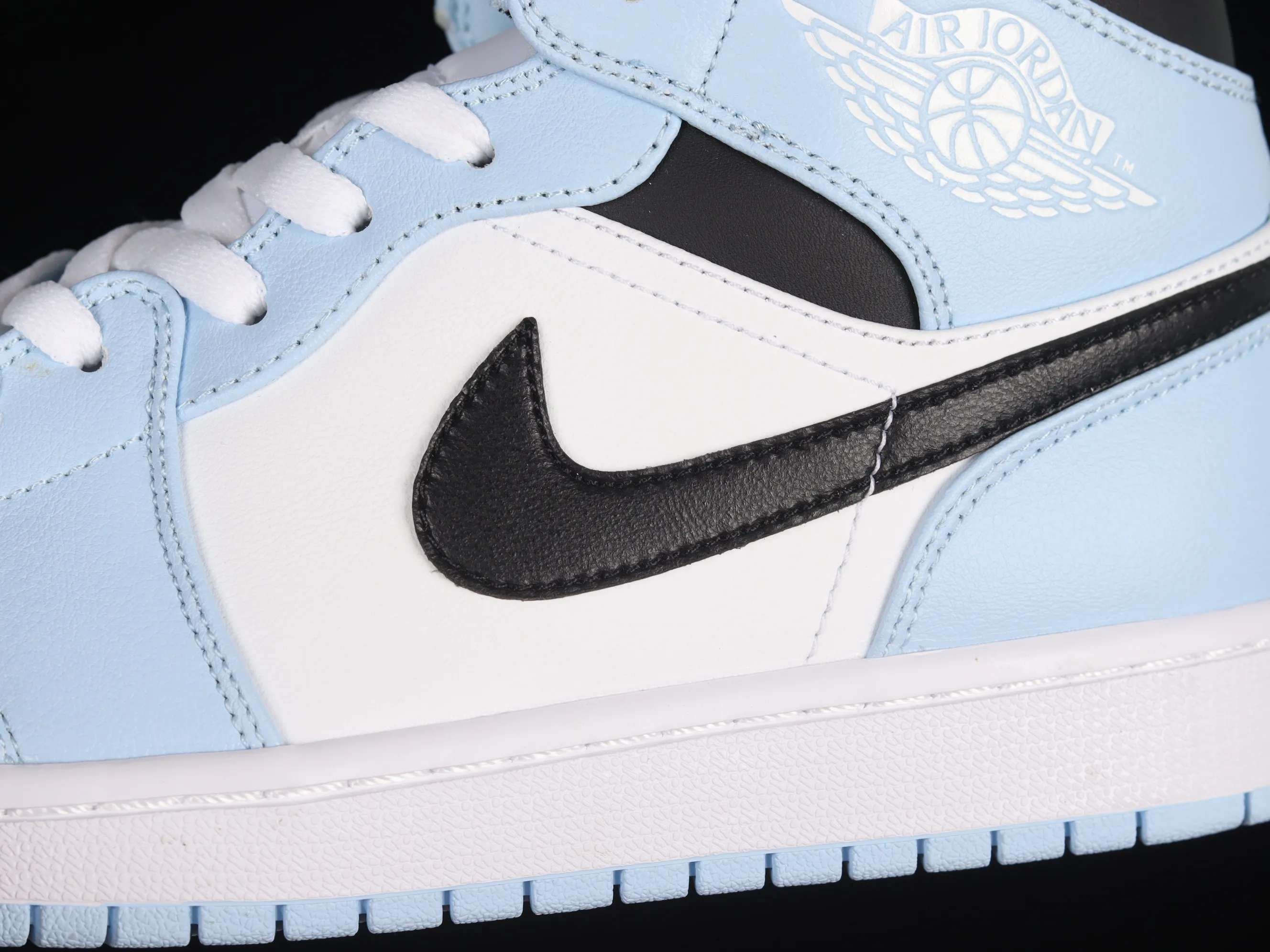 All Categories Air Jordan Jordan Series Basketball Shoes Air Jordan 1 Mid Air Jordan 1 Mid "University Blue" AJ1 Joe 1 Fresh Blue China Basketball Shoes 555112-401